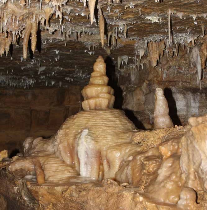 Caves in Iowa: Crystal Lake Cave, Dubuque