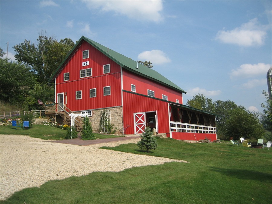 Barn On The Bluff B B Elkader Iowa Travel Iowa Thisisiowa