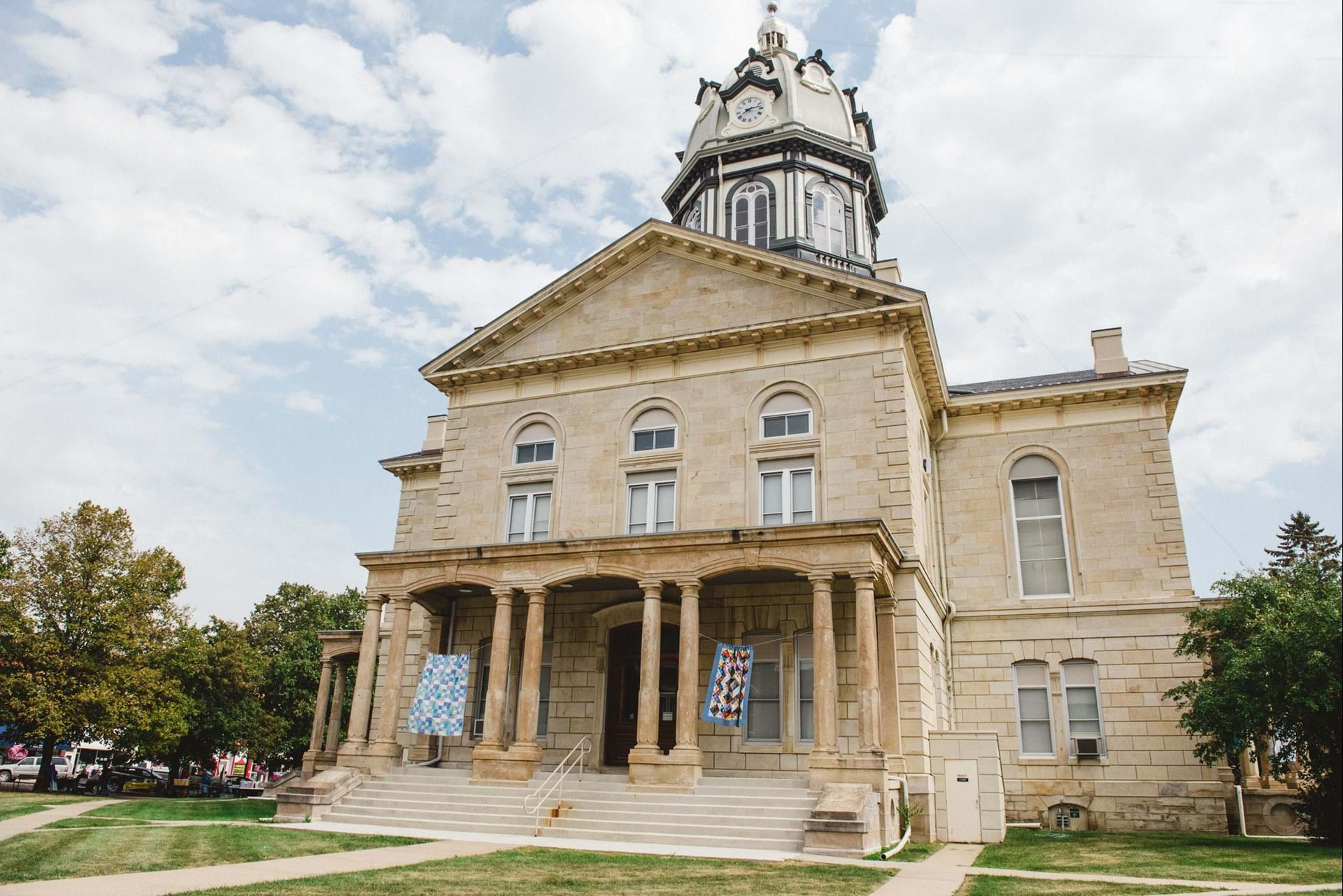 Quilts aired on the Madison County Courthouse