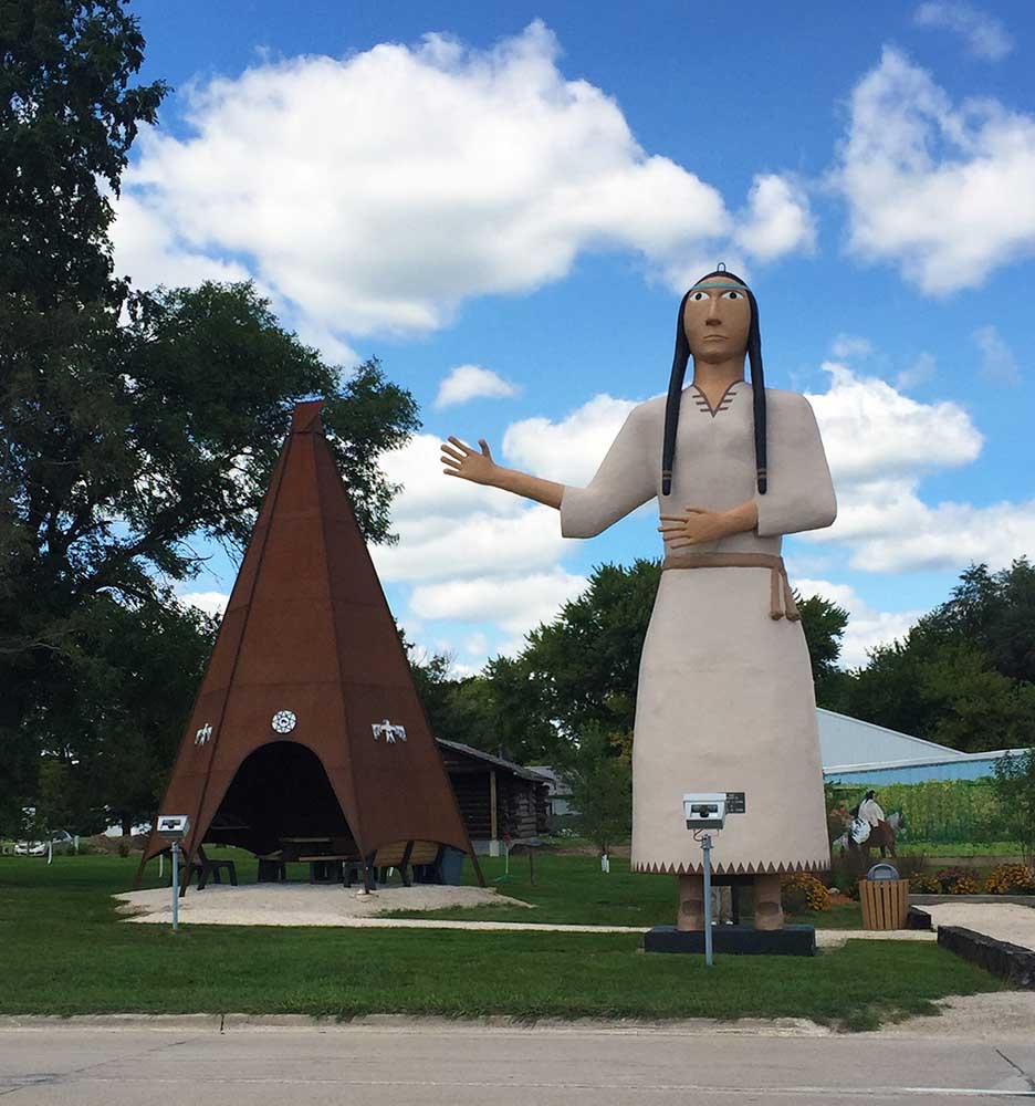 World's Largest Indian Maiden: Pocahontas, Iowa