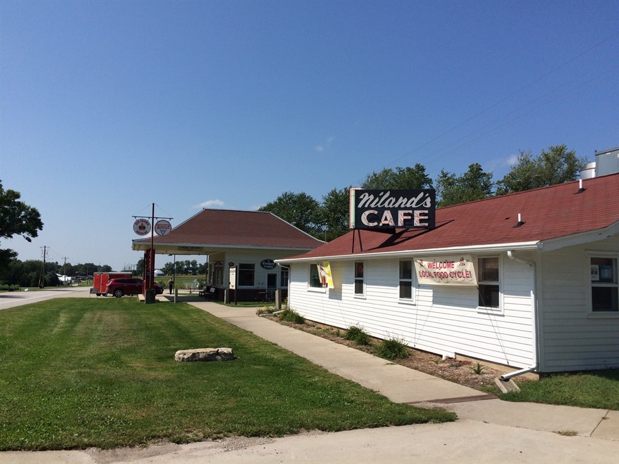 Iowa's Unique Attractions: Niland's Cafe and the Colo Motel, Colo
