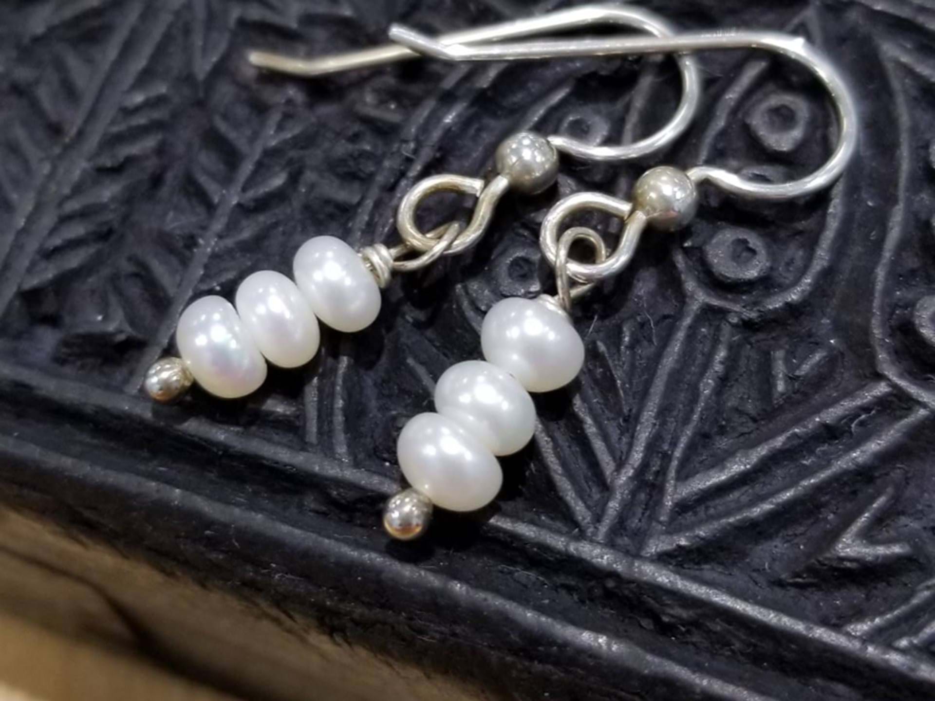 Fresh water pearl and silver handmade earrings