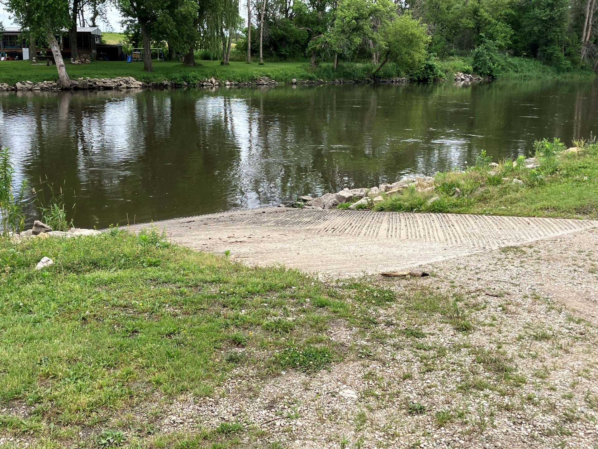 Boat ramp access to Shell Rock River